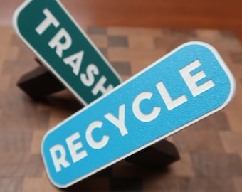 Señalización innovadora para reciclaje y basura: compatible con Slim Jim y muchos contenedores con diseño de abrazadera