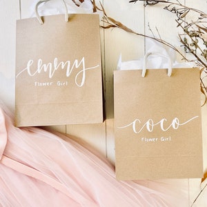 Blumenmädchen Geschenktüten. personalisierte Geschenktüten. Brautjungfer Geschenktüten. Blumenmädchen Tragetaschen