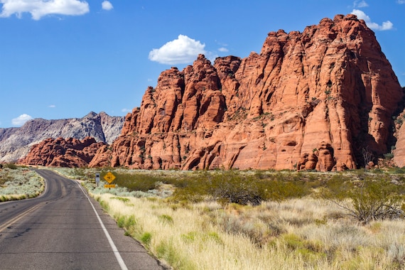 Utah landscape with red rock cliffs