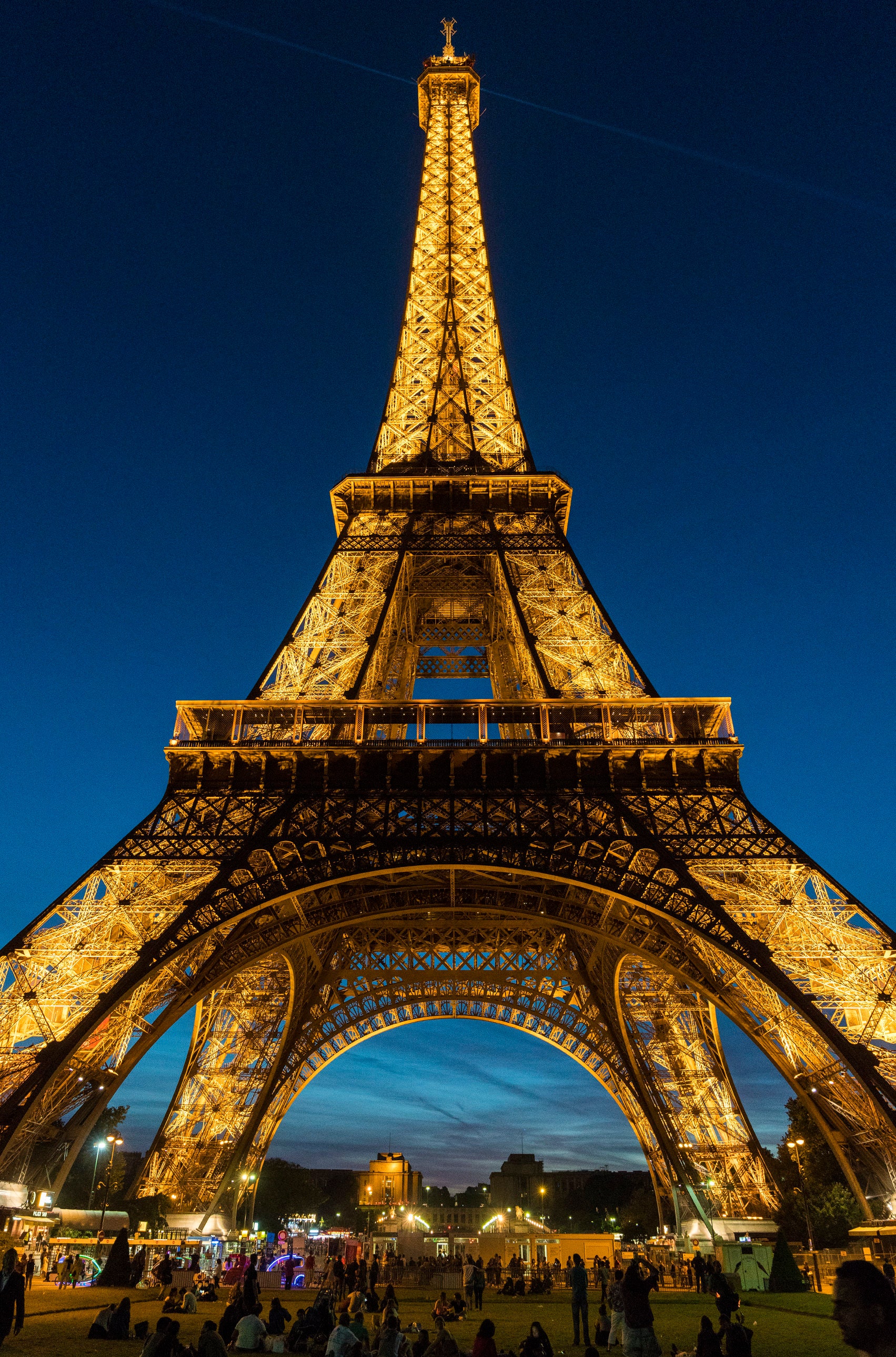 エッフェル塔 - パリ フランス - 夕日 - スカイライン - 建築