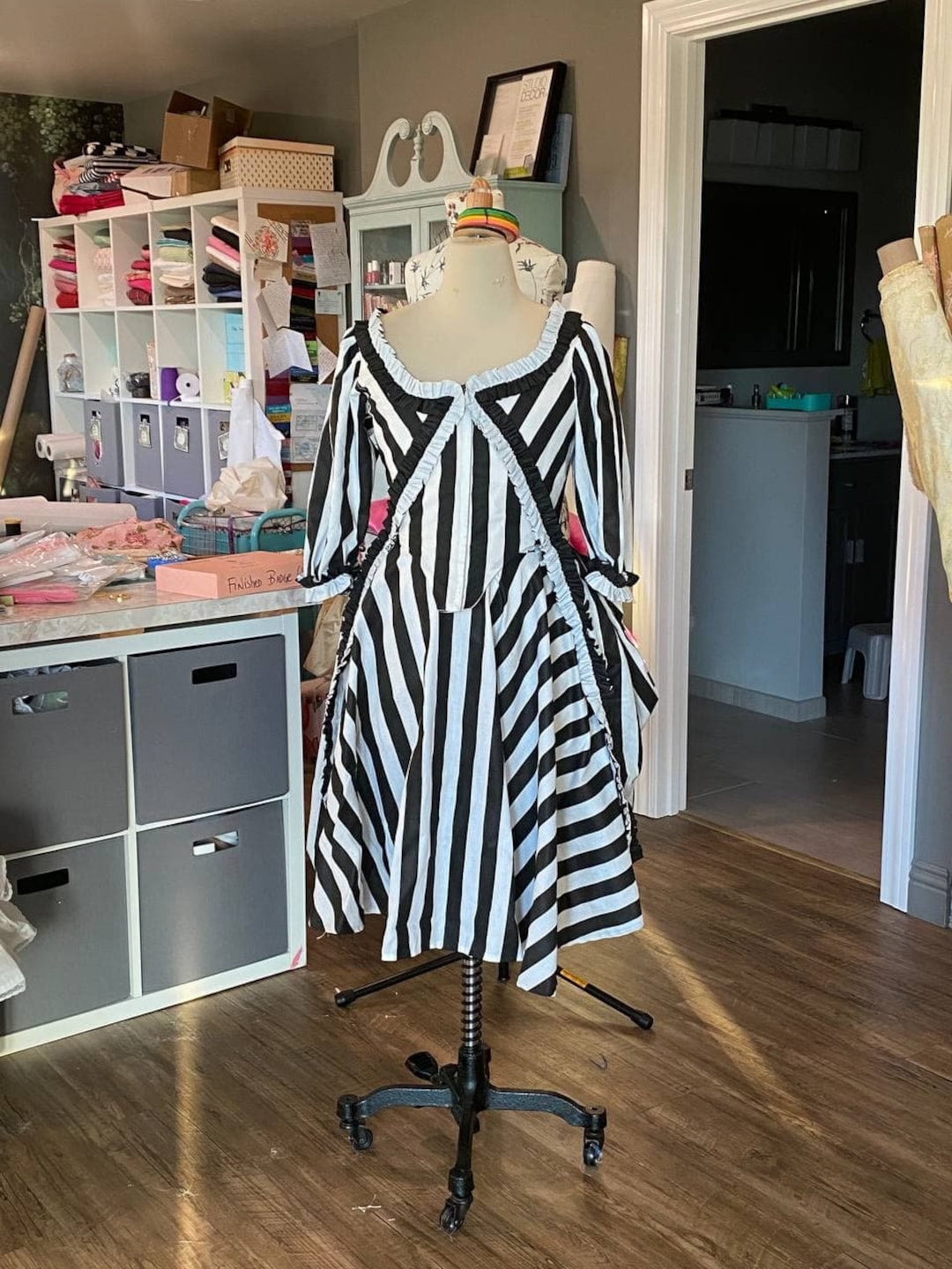 sleepy hollow black and white dress the Casual Pattern- for the every day version of the Sleepy Hollow Dress Dress style from movie