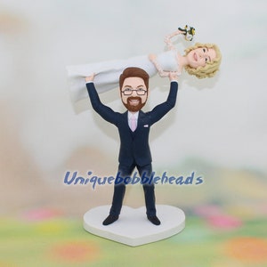 groom lifting bride wedding cake topper bobbleheads cake topper for wedding funny wedding cake topper custom wedding cake topper
