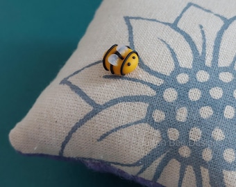 Handmade Floral Bee Wrist Pin Cushion: Cotton Calico, Polymer Clay Button