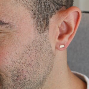 Single diamond stud for men top