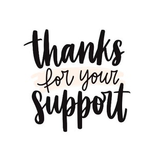 Może przedstawiać: Projekt graficzny przedstawiający czarny, odręcznie napisany tekst thanks for your support. Słowo for jest podkreślone miękkim, poziomym akcentem w kolorze brzoskwiniowym. Napis wykonano przy użyciu swobodnego, płynnego kroju pisma.