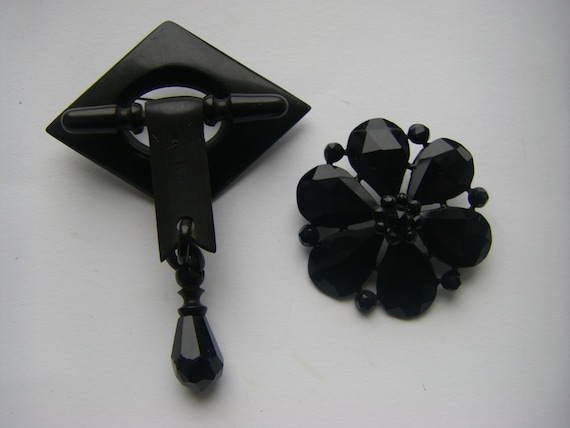 MOURNING VICTORIAN JEWELRY: Antique victorian jet