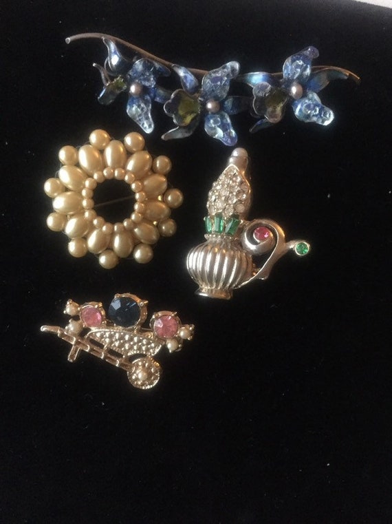 VICTORIAN ANTIQUE PINS Antique victorian brooches