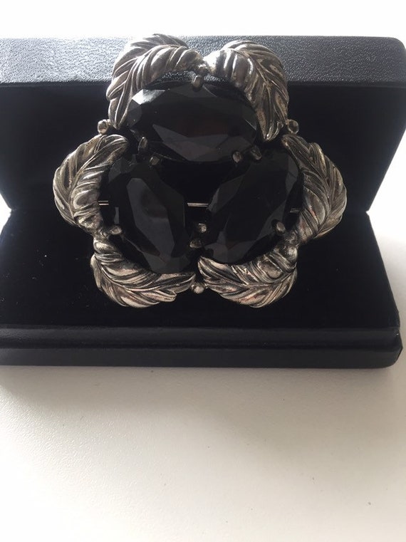 SCHIAPARELLI VINTAGEE PIN 1940sSchiaparelli Onyx