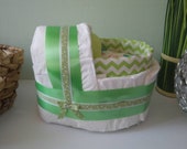Little cradle green diaper cake, diaper cake for neutral baby , baby shower gift, La Marmaille d'Izazou