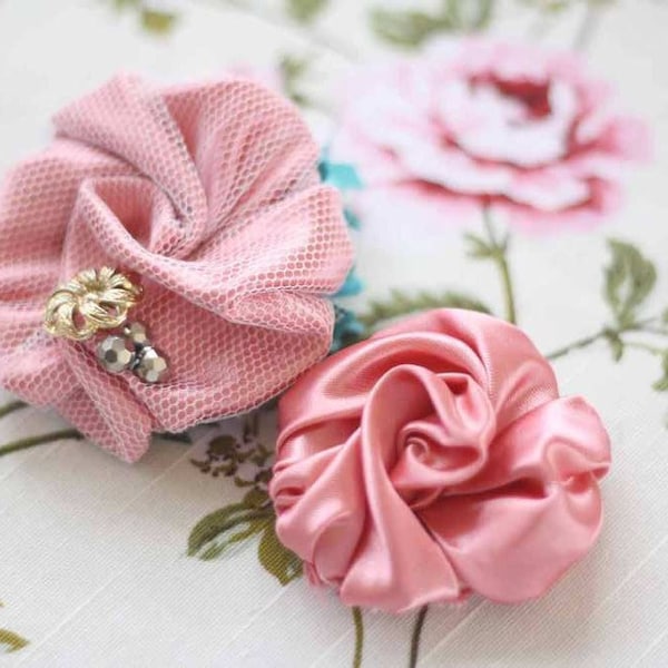 DIY Fabric Flower Tutorial + Pattern : Rosey Pirouette