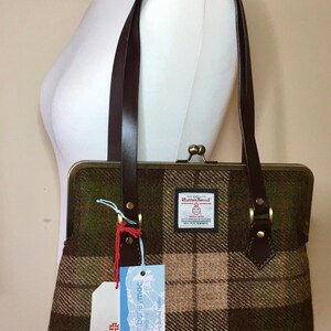 Harris Tweed Kisslock Handbag with Leather Handles image 6