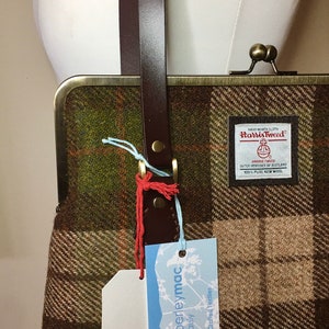 Harris Tweed Kisslock Handbag with Leather Handles image 5