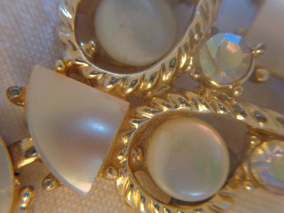 WEISS Mother of Pearl Shells Vintage BRACELET wit… - image 2