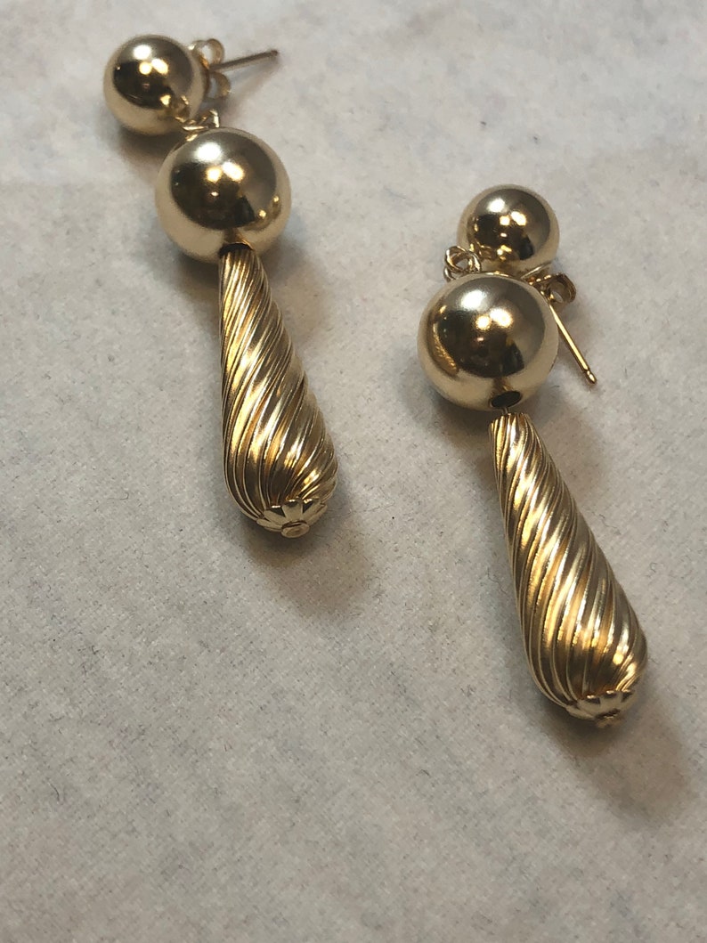 Elegant all gold earrings