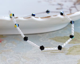 Pulsera de cuentas de semillas blancas y negras, pulsera Swarovski negra, pulsera con cuentas apilables, pulsera minimalista simple, pulsera de cuentas pequeñas
