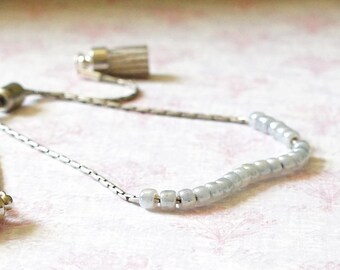 Pulsera ajustable de cuentas grises y plateadas antiguas con borlas grises, pulsera de cadena estilo boho con cuentas pequeñas, pulsera de cadena de serpiente en tono plateado