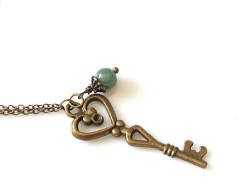 Collar de llave pequeña de bronce, collar de llave esqueleto con cuenta de aventurina, collar de llave antigua, collar de llave de inspiración vintage con piedra preciosa.