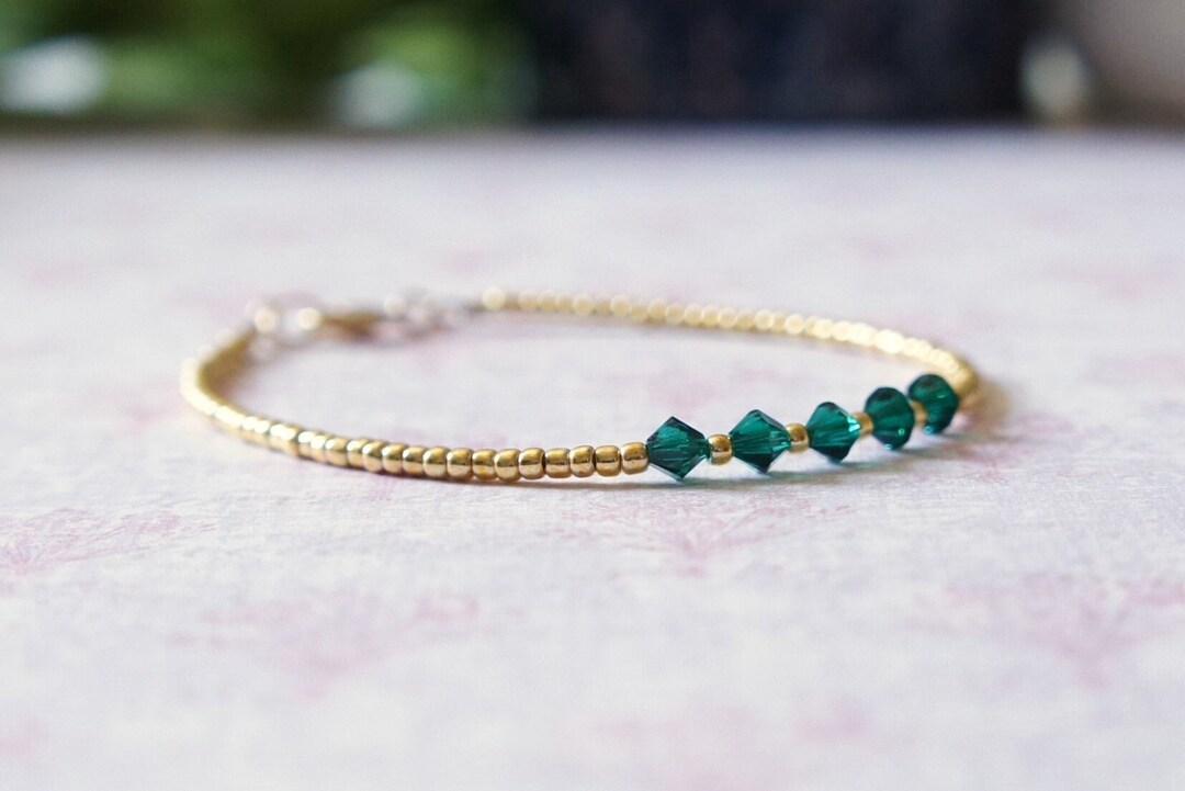 エメラルドグリーンのスワロフスキークリスタルゴールドシードビーズ