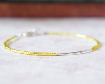 Gelb und Silber Samen Perlenarmband, Zarte Schicht Armband, Kleine Perlen Armband, Stapeln Perlen Armband, Einfache Minimalist Armband