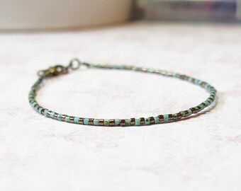 Pulsera de cuentas de semillas de color azul turquesa y bronce, pulsera de cuentas pequeñas, joyería minimalista de cuentas de semillas de estilo bohemio simple, pulsera de cuentas apilables