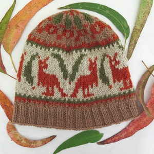 Kängurumössa Stickmönster: Australisk Stranded Beanie (Storlek 3/5 - Liten Vuxen)