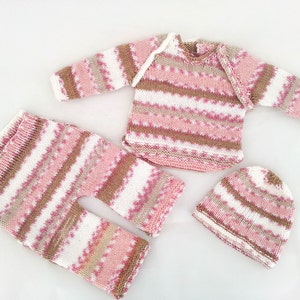 Modello di maglia per corredino per neonato: maglione moderno, pantaloni, cappello (set di 3) (modello PDF)