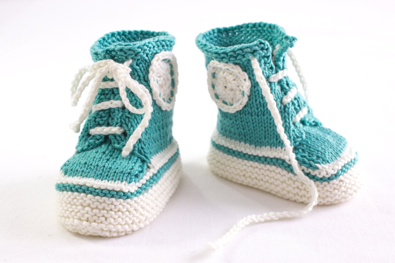 Free pattern for shop knitted converse baby booties