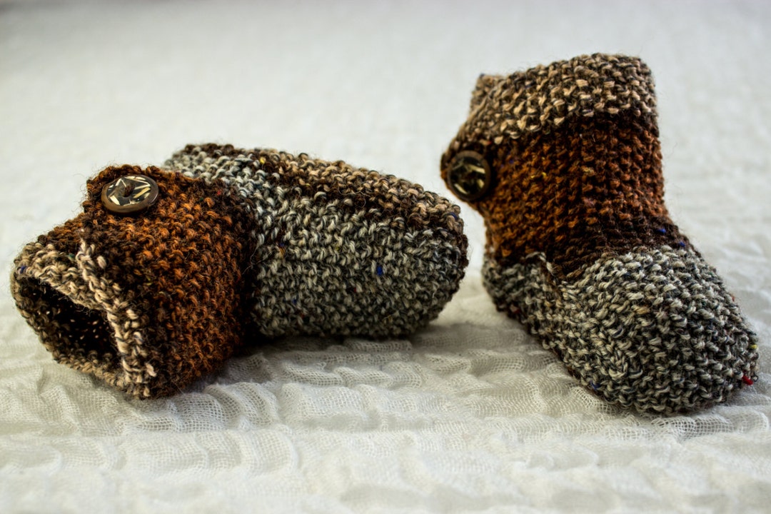 KNITTING PATTERN, Baby Ugg Boots, Side Buttoned Baby Boots, Baby Ugg