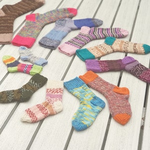 Sense and Sensibility Sock Knitting Pattern: 15 Unisex Sizes (Newborn to Adult)