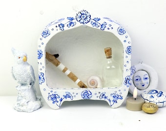 Altar hecho a mano con patrón floral azul de Delft