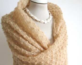 Étole mohair avec motif dentelle, châle nuptial tricoté beige beige, cape de mariage unique, châle mère de la mariée, châle festif