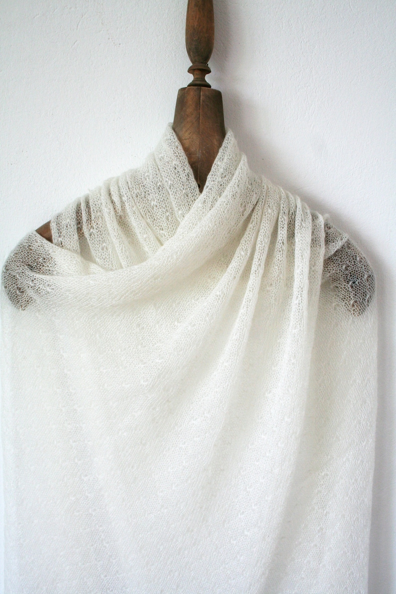 Brautstola elfenbeinweiß, Hochzeit Stola ivory, zartes Tuch Mohair, Schal zum Brautkleid, leichtes Umschlagtuch Wrap Vermählung Bild 4