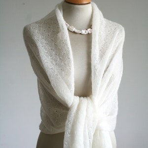 Brautstola elfenbeinweiß, Hochzeit Stola ivory, zartes Tuch Mohair, Schal zum Brautkleid, leichtes Umschlagtuch Wrap Vermählung Bild 10