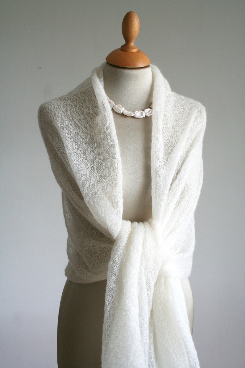 Brautstola elfenbeinweiß, Hochzeit Stola ivory, zartes Tuch Mohair, Schal zum Brautkleid, leichtes Umschlagtuch Wrap Vermählung Bild 10