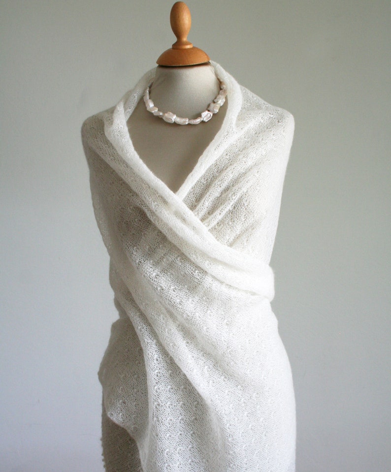 Brautstola elfenbeinweiß, Hochzeit Stola ivory, zartes Tuch Mohair, Schal zum Brautkleid, leichtes Umschlagtuch Wrap Vermählung Bild 7