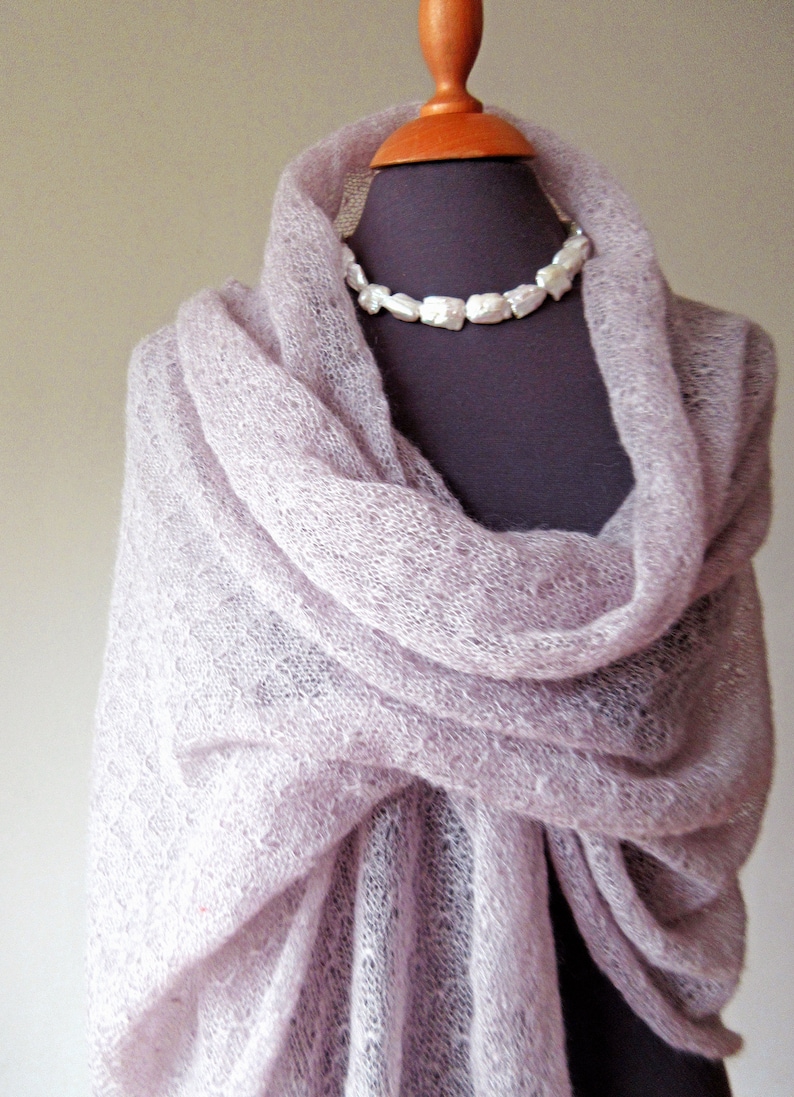 Stola Hochzeit Brautschal mauve, gestricktes großes Tuch aus Kid-Mohair, Schultertuch Wrap, zeitlos und neutrales Umschlagtuch SuperKid Mohair