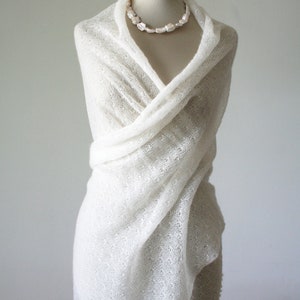 Brautstola elfenbeinweiß, Hochzeit Stola ivory, zartes Tuch Mohair, Schal zum Brautkleid, leichtes Umschlagtuch Wrap Vermählung Bild 3