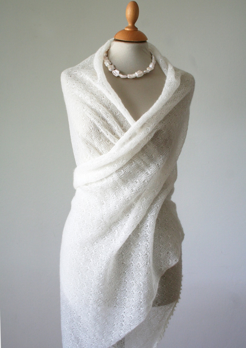 Brautstola elfenbeinweiß, Hochzeit Stola ivory, zartes Tuch Mohair, Schal zum Brautkleid, leichtes Umschlagtuch Wrap Vermählung Bild 3