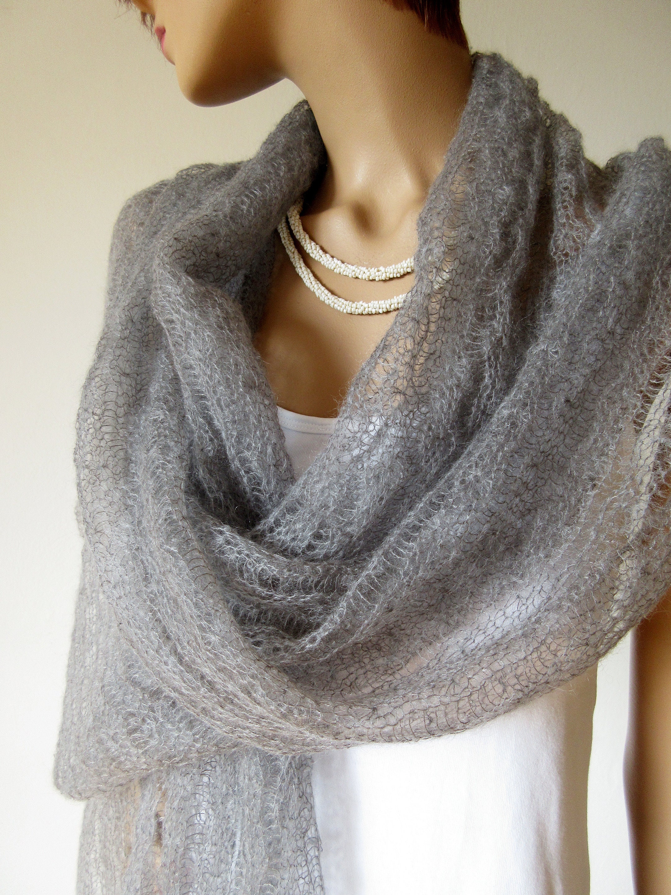 Feine Stola neutrale Farbe gestricktes Tuch grau zartes | Etsy