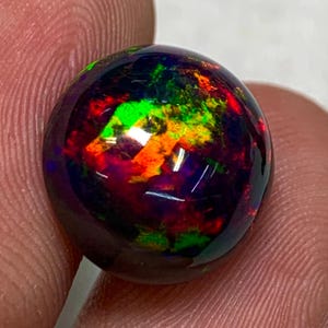 Ópalo - Ópalo negro natural Welo Ópalo etíope de la mejor calidad con increíble destello múltiple Fuerte fuego Cabujón Tamaño: 13 x 13 mm Altura: 7 mm