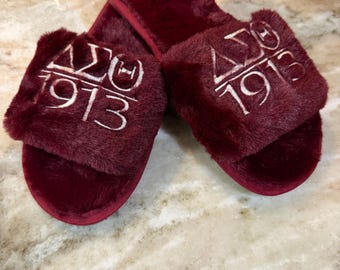 Sandalias tipo chanclas de felpa bordadas para mujer de Delta Sigma Theta DST