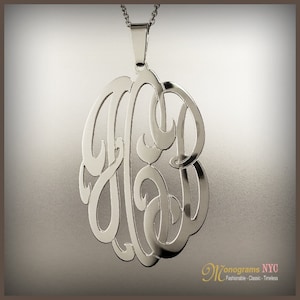 Colgante de plata de ley ovalado de tres monogramas iniciales - Collar inicial hecho a mano - Made in USA
