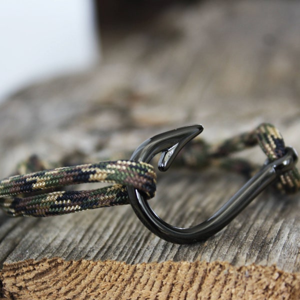 Ground Camo Paracord Fish Hook Bracelet