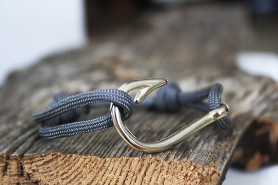Fish hook shop paracord bracelet