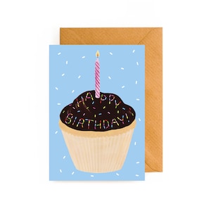 Cupcake de chocolate perfumado com granulado e cartão de feliz aniversário!