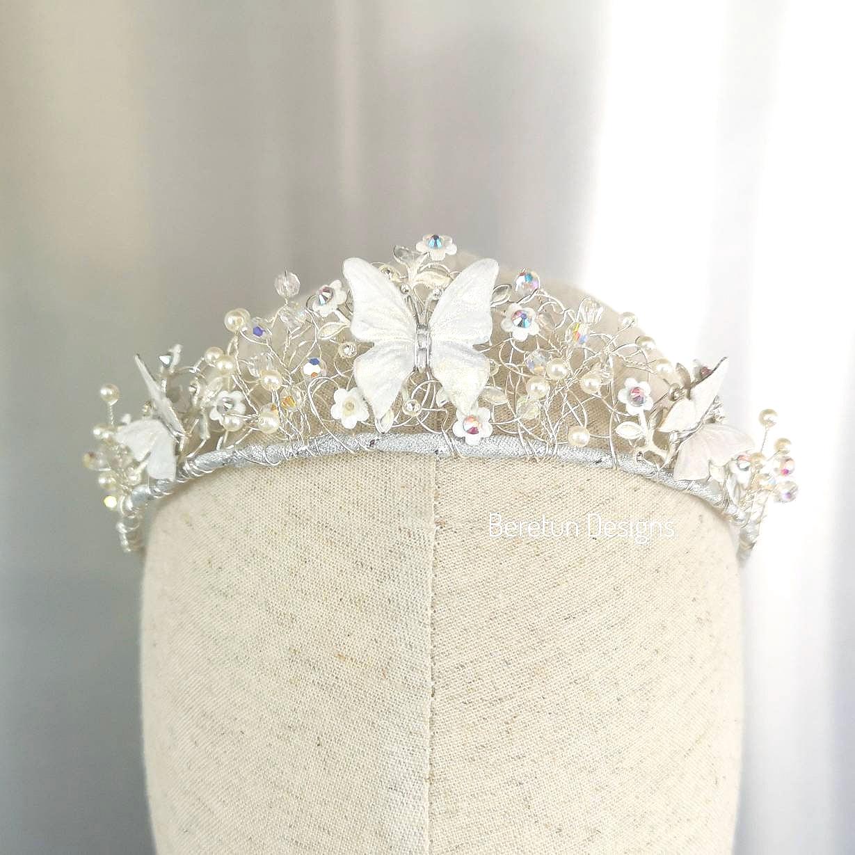 Invitación Rosas Morados Floral Tiara Mariposa Quinceanera