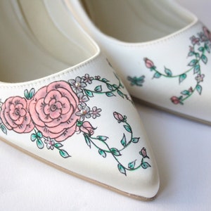 Diseño de zapatos pintados a mano - en tus propios zapatos de boda - Zapatos de novia personalizados - Zapatos de boda de cuento de hadas - Zapatos de diseño colorido - Zapatos temáticos