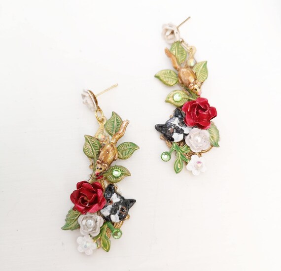 Charm Metal Painted Filigree Leaf Small/ pair Charm Metal Painted Filigree Leaf Small/ pair