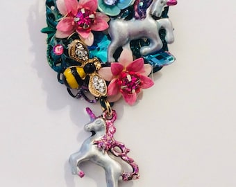 Broche Licorne- Broche Arc-en-Ciel- Cadeau Licorne- Licorne-Broche Fleur et Cristal- Bijoux Fantaisie - Cadeau de Noël