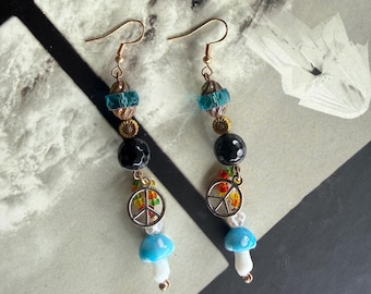 Orecchini a forma di fungo con simbolo della pace